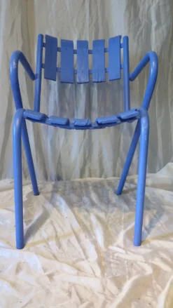 Fauteuil de jardin années 50 bois et métal bleu outremer