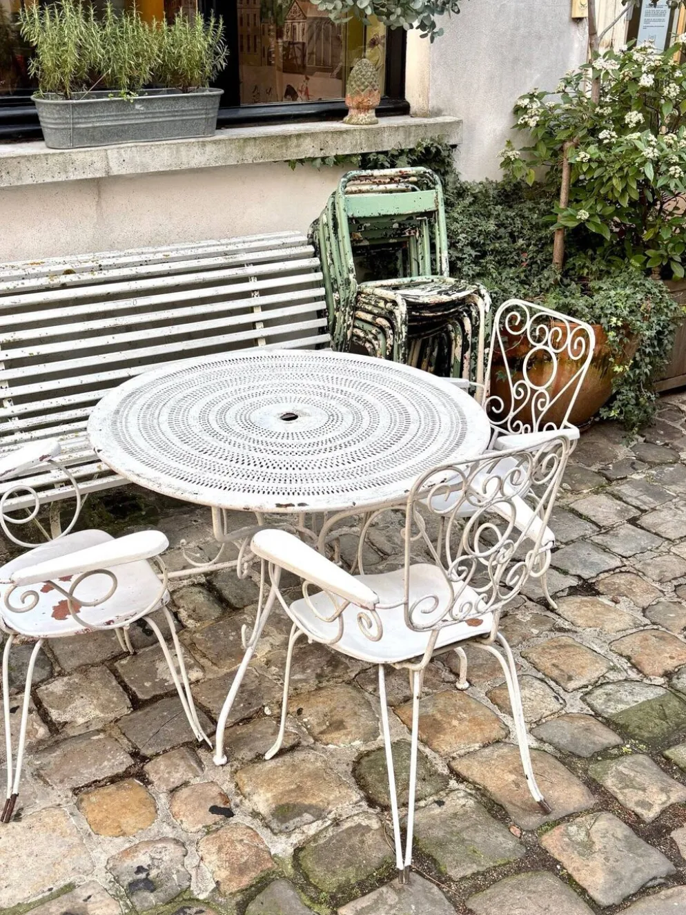 Fauteuil de jardin en fonte de fer blanche n°1