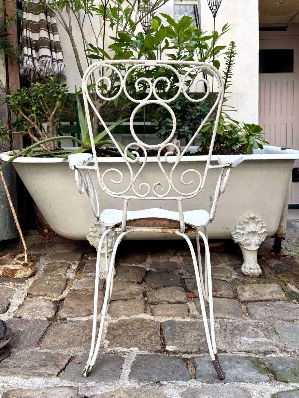Fauteuil de jardin en fonte de fer blanche n°1