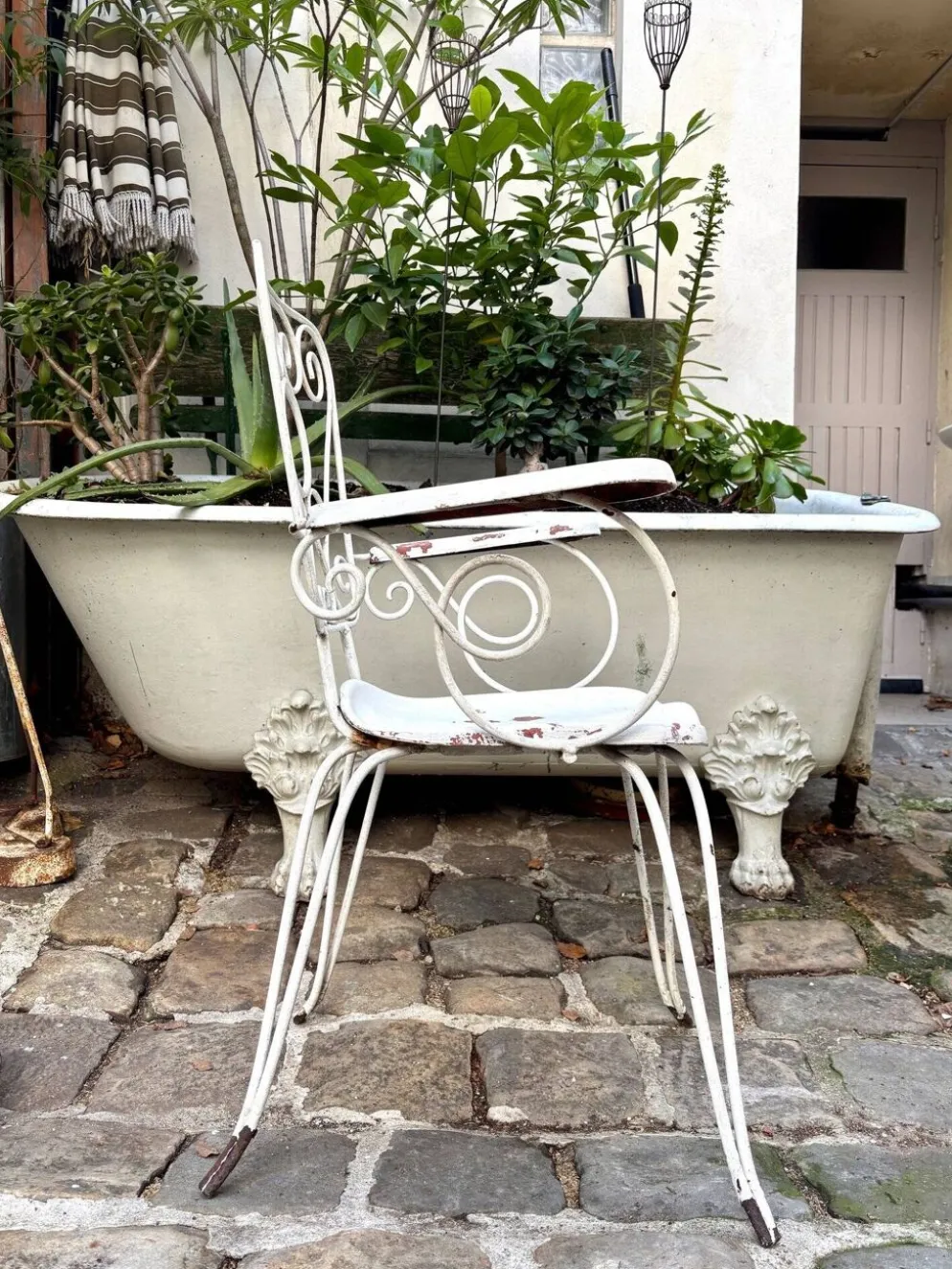 Fauteuil de jardin en fonte de fer blanche n°1