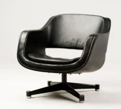 Fauteuil en cuir noir par Olli Mannermaa pour Finnart Ab, Finlande, 1970