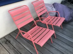 2 fauteuils bas Fermob modèle Monceau couleur capucine
