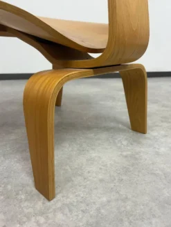 Fauteuils LCW par Charles et Ray Eames