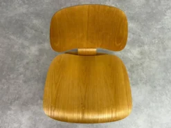 Fauteuils LCW par Charles et Ray Eames