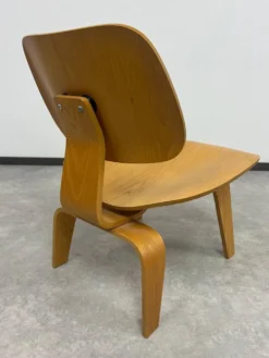 Fauteuils LCW par Charles et Ray Eames