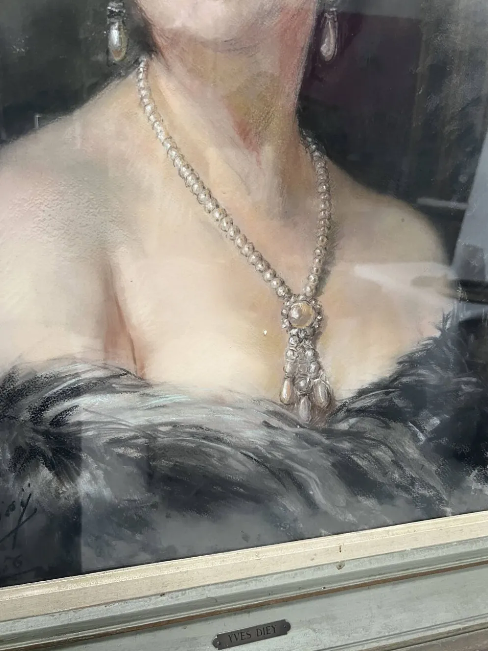 " femme aux épaules dénudées par yves diey " portrait en bustre