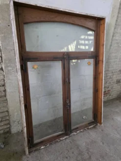 Fenêtre ancienne en chêne début XXe siècle