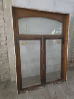 Fenêtre ancienne en chêne début XXe siècle
