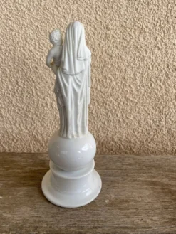 figurine de madone en biscuit français antique