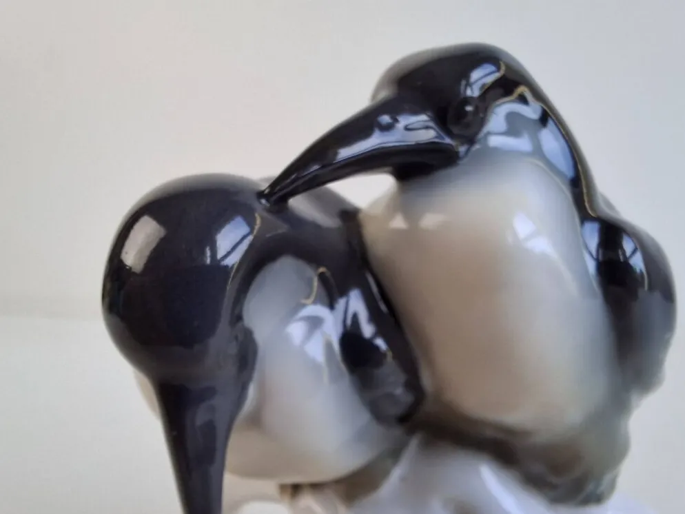 Figurine de pingouin en porcelaine tchèque Art Déco par Pfeiffer & Löwenstein, 1930