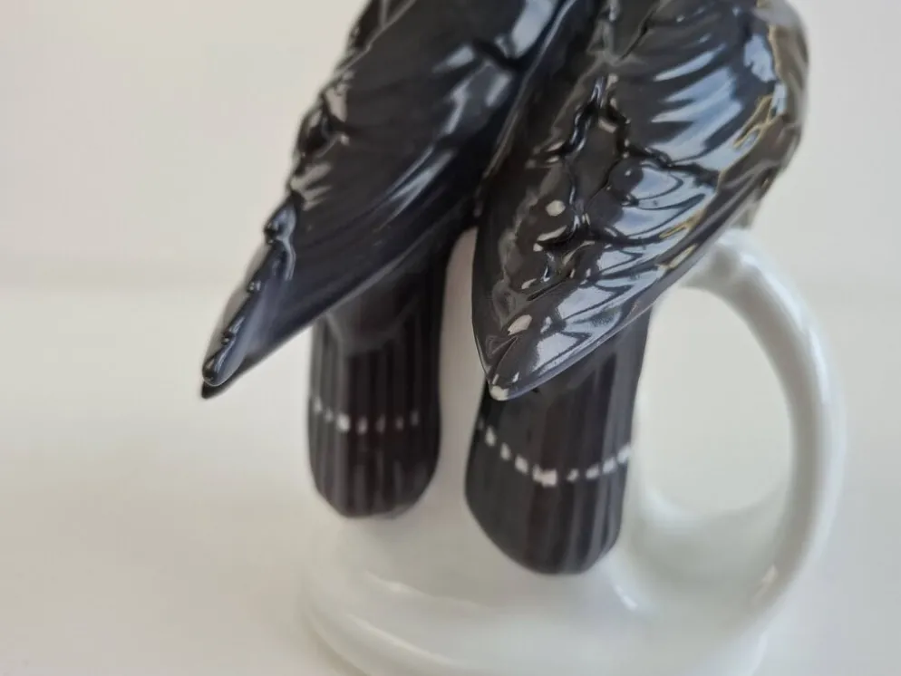 Figurine de pingouin en porcelaine tchèque Art Déco par Pfeiffer & Löwenstein, 1930
