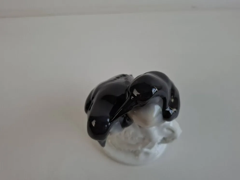 Figurine de pingouin en porcelaine tchèque Art Déco par Pfeiffer & Löwenstein, 1930
