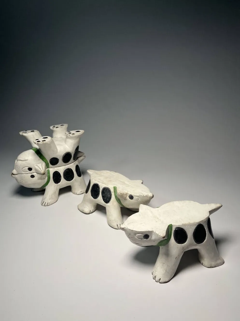 4 figurines animalières en bois – Art populaire asiatique, XXᵉ siècle