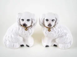 Figurines de chien en céramique, style anglais, années 1970, fabriquées en Angleterre.