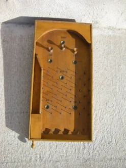 Flipper à clous ancien