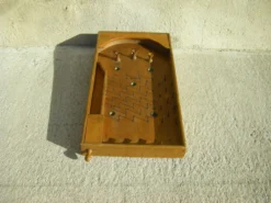 Flipper à clous ancien