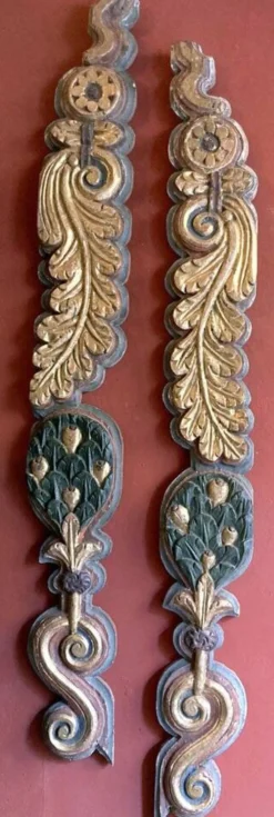 Frises de pilastre en bois sculpté polychrome italien du XVIIIe siècle, ensemble de 2
