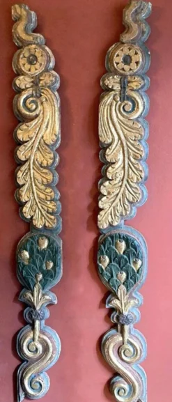 Frises de pilastre en bois sculpté polychrome italien du XVIIIe siècle, ensemble de 2