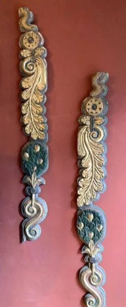 Frises de pilastre en bois sculpté polychrome italien du XVIIIe siècle, ensemble de 2