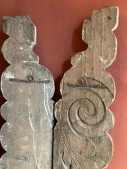 Frises de pilastre en bois sculpté polychrome italien du XVIIIe siècle, ensemble de 2