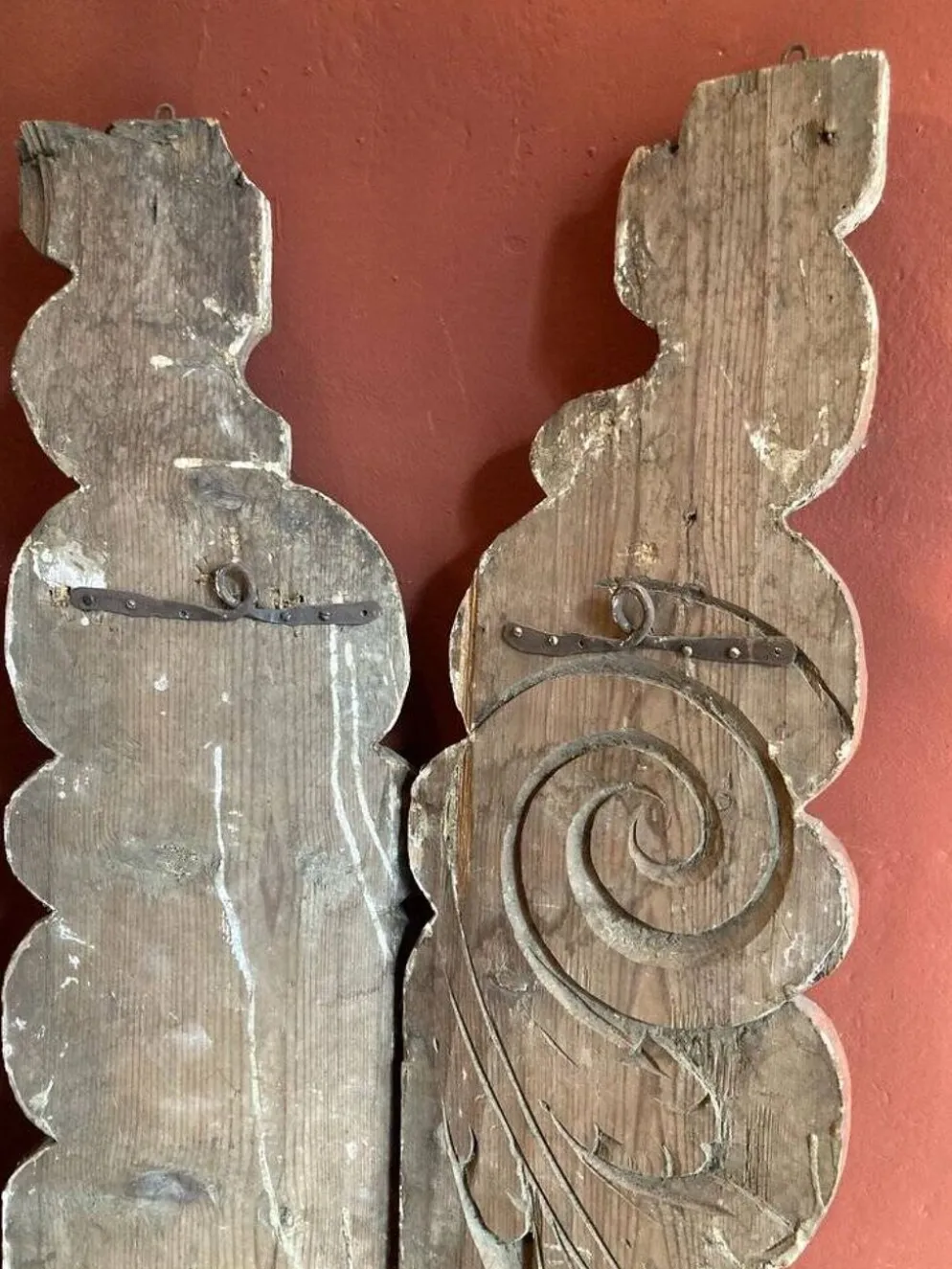 Frises de pilastre en bois sculpté polychrome italien du XVIIIe siècle, ensemble de 2