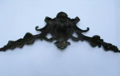 Fronton ancien en bronze