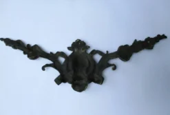 Fronton ancien en bronze