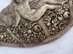 Fronton bronze