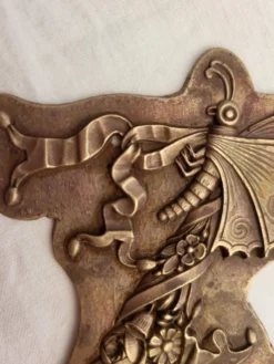Fronton bronze