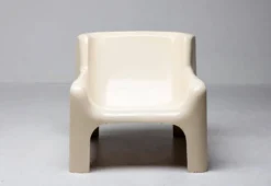 Fuateuil Solar de Carlo Bartoli en fibre de verre par Arflex
