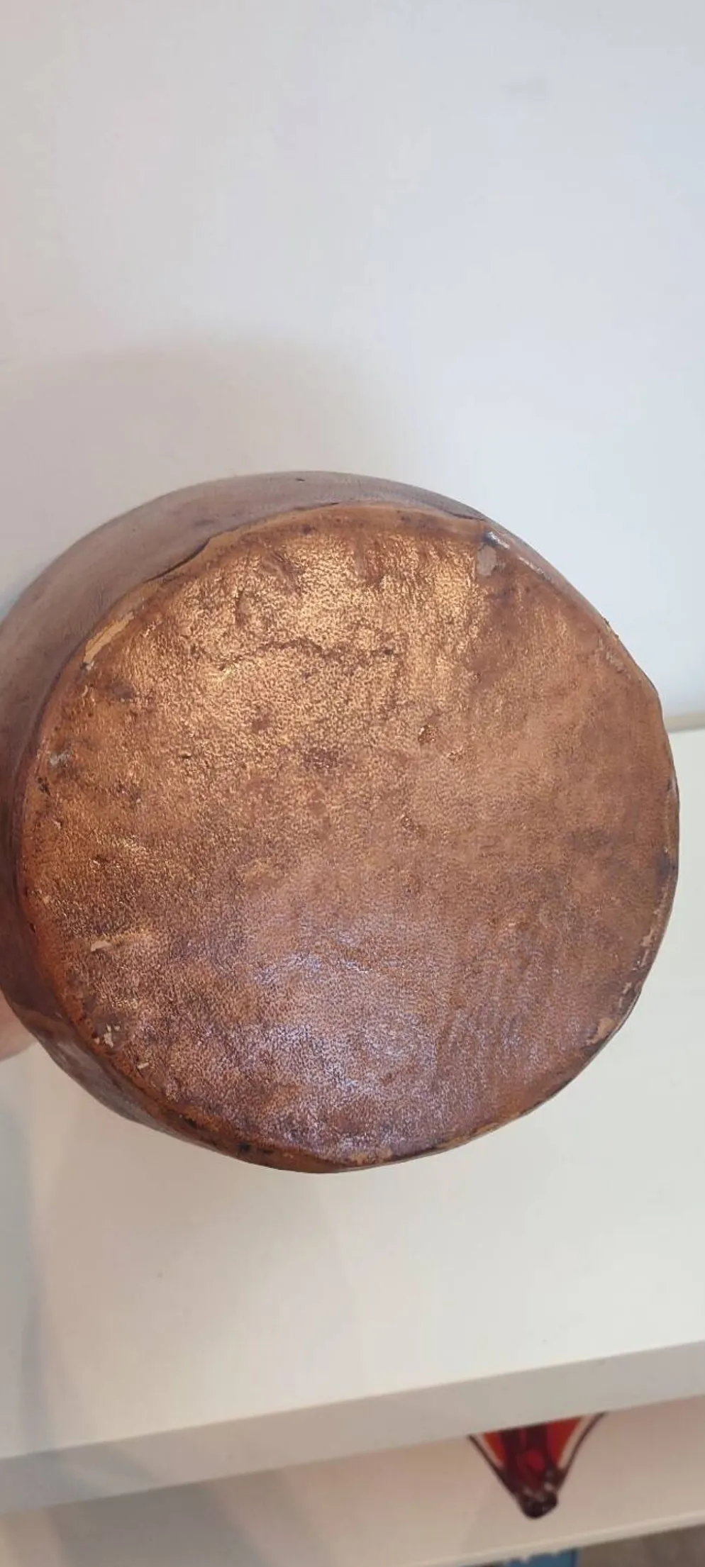 Gargoulette , cruche en terre cuite recouverte de cuir
