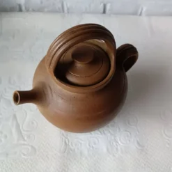 Gargoulette vintage fait main en grès marron vernissé