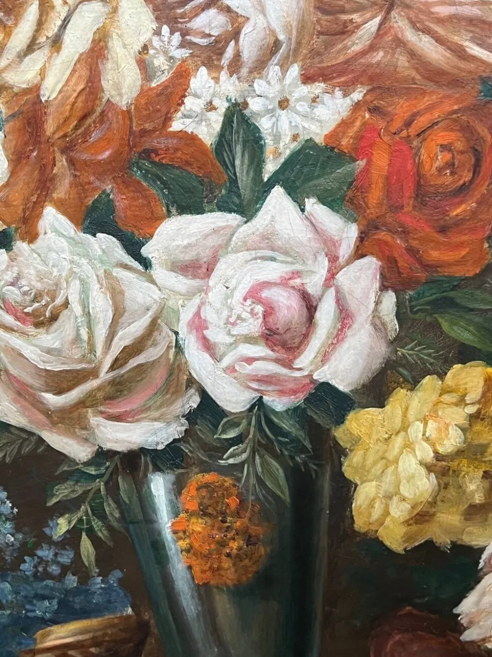 G. Carlier. Nature morte signée avec des fleurs dans un beau cadre.