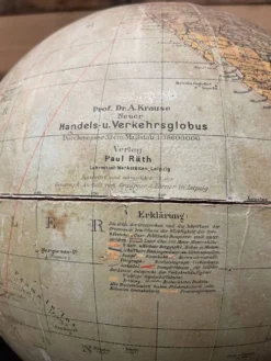 Globe antique allemand de table par Paul Räth & Dr A Krause, Leipzig années 1920.