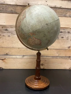 Globe antique allemand de table par Paul Räth & Dr A Krause, Leipzig années 1920.