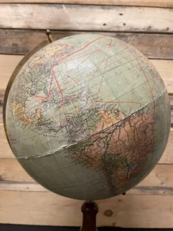 Globe antique allemand de table par Paul Räth & Dr A Krause, Leipzig années 1920.