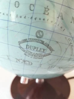 Globe terrestre lumineux