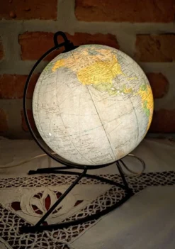Globe Terrestre Lumineux en verre Girard et Barrère années 60 - 1/8000
