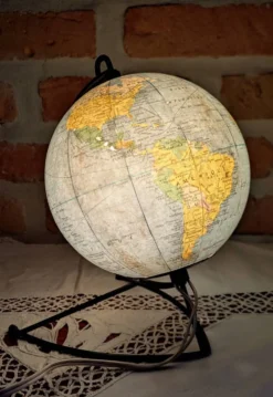 Globe Terrestre Lumineux en verre Girard et Barrère années 60 - 1/8000