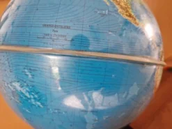 Globe terrestre lumineux, mappemonde par Grange Batelière à Paris - 1970