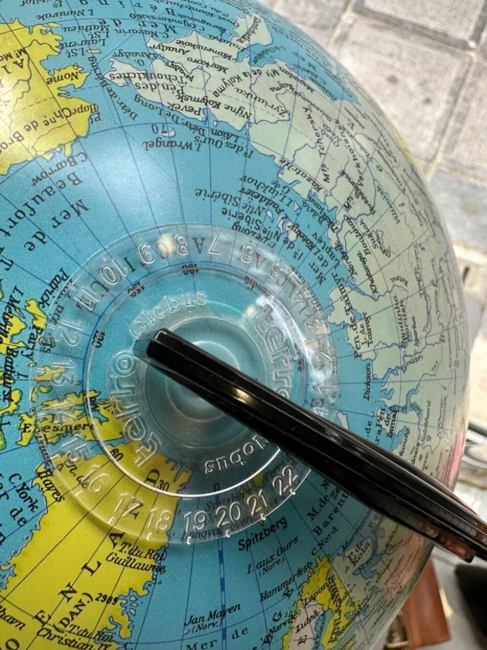 Globe terrestre lumineux vintage