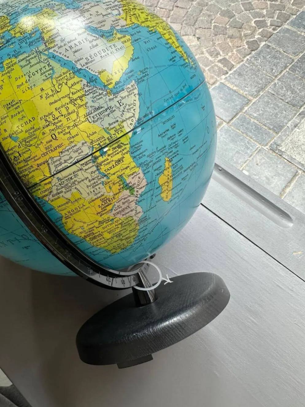 Globe terrestre lumineux vintage