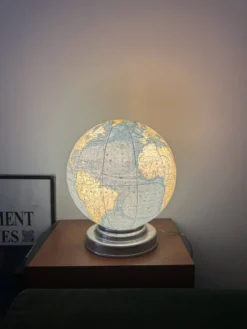 Globe terrestre lumineux vintage – fin des années 1940 / début 1950