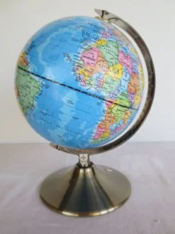Globe terrestre : mappemonde en métal