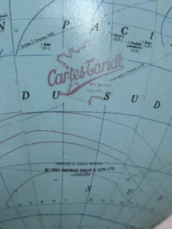 Globe terrestre, mappemonde tripode en verre Taride, 1962
