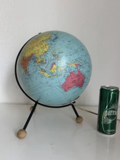 Globe terrestre, mappemonde tripode en verre Taride, 1962