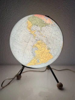 Globe terrestre, mappemonde tripode en verre Taride, 1962