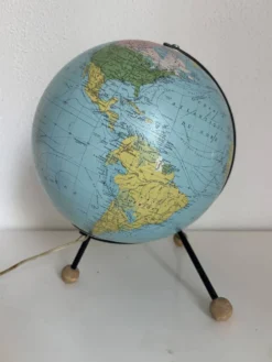 Globe terrestre, mappemonde tripode en verre Taride, 1962