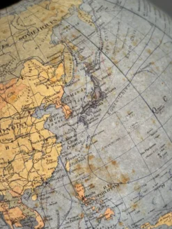 Globe terrestre, mappemonde tripode en verre Taride, 1962