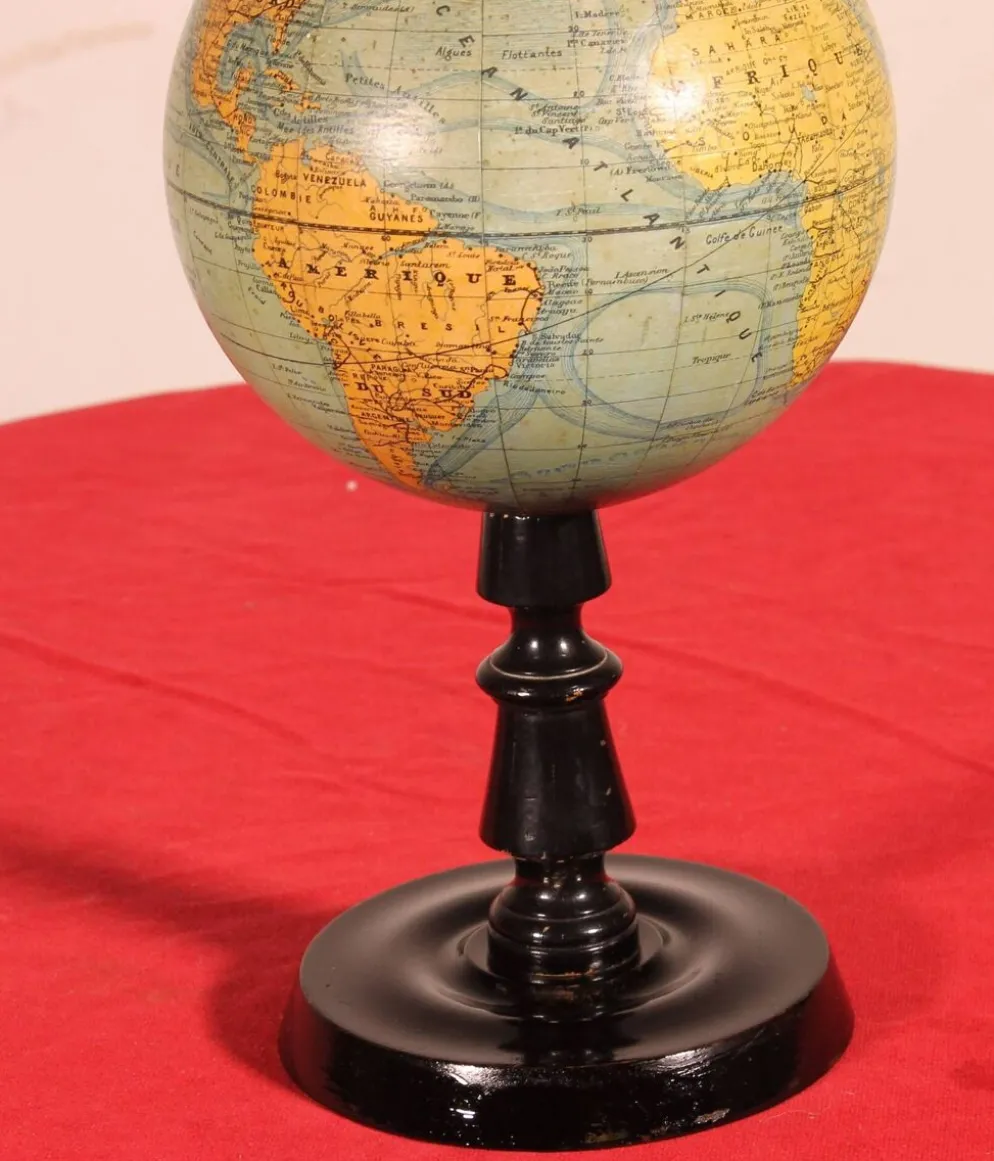 Globe terrestre par J.Forest Paris- 19° siècle